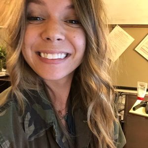 Meet your Posher, Hayley